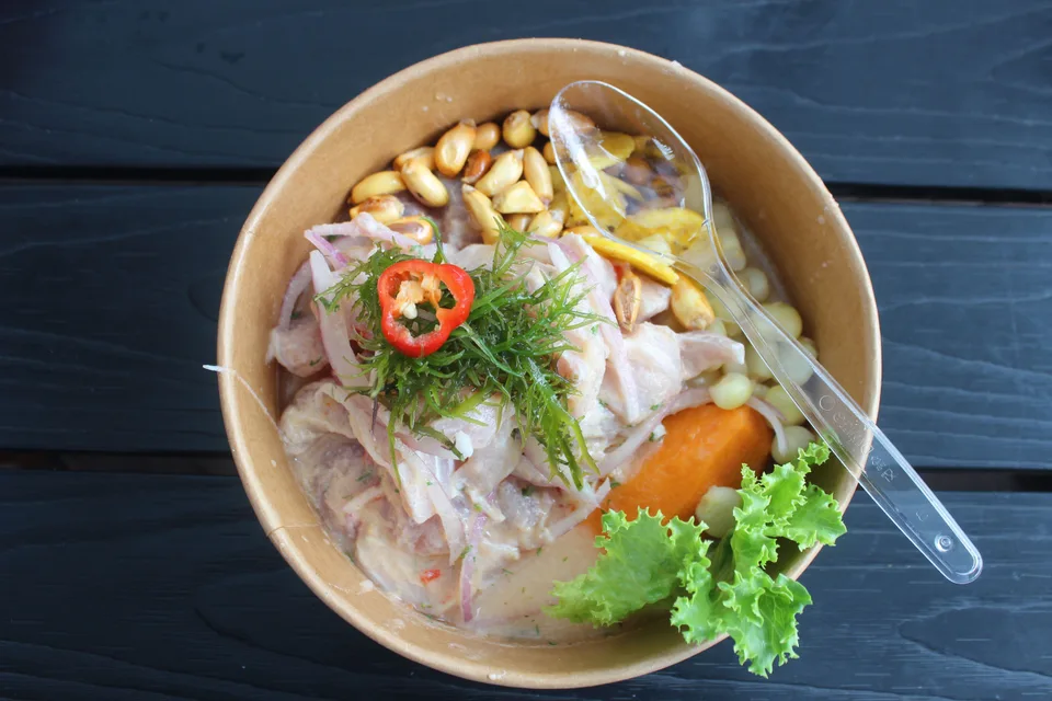 BookNoFees: Παράδειγμα φωτογραφίας: Σεβίτσε ψαριού με κρεμμύδι και καλαμπόκι
