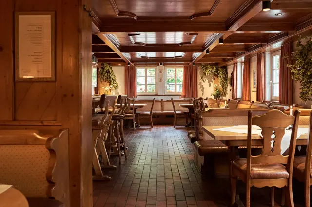 BookNoFees: Εστιατόριο – Esloher Brauhaus — Domschänke Esselbräu – Eslohe – Ζυθοποιείο Esloher — Πιβάρια Esselbräu, φωτογραφία 2