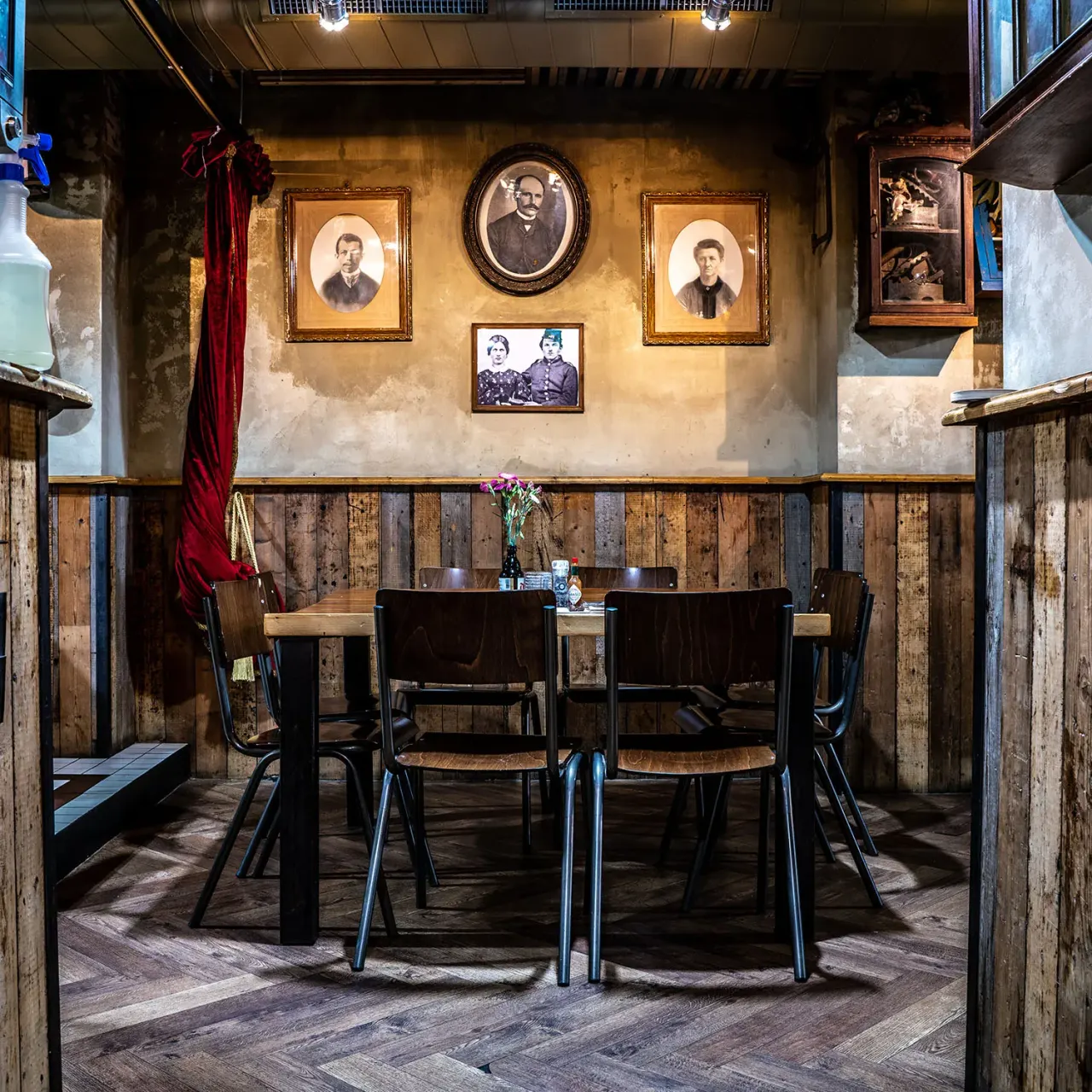 BookNoFees: Εστιατόριο – Cannibale Royale Handboogstraat – Amsterdam – Cannibale Royale, Handboogstraat, φωτογραφία 1