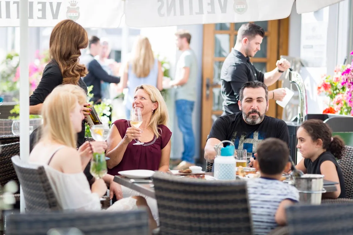 BookNoFees: Εστιατόριο – Akropolis Restaurant – Unna – Εστιατόριο «Ακρόπολη», φωτογραφία 1