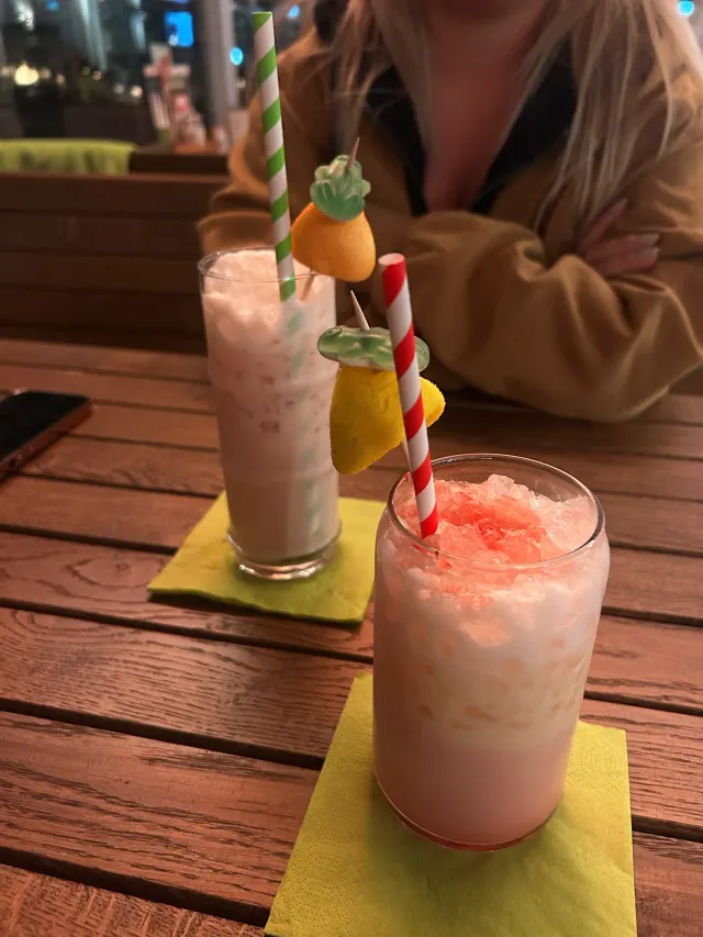 BookNoFees: Εστιατόριο – R-Café Möhnesee – Möhnesee-Delecke – R-Café Möhnesee, φωτογραφία 3