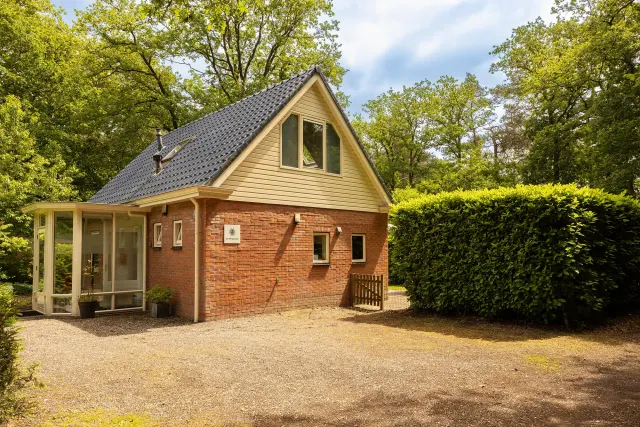 BookNoFees: Αυτόνομη εξοχική κατοικία με περιφραγμένο κήπο και παιδική χαρά – Norg