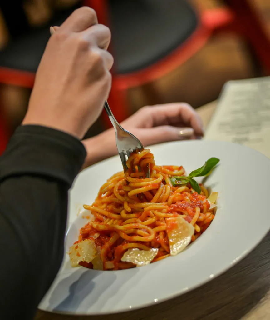 BookNoFees: Εστιατόριο – Forni di Napoli Bazilika – Budapest – Φούρνοι της Νάπολης «Bazilika», φωτογραφία 1