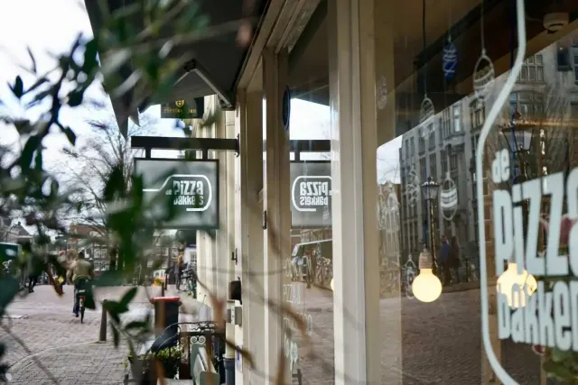 BookNoFees: De Pizzabakkers, Amsterdam