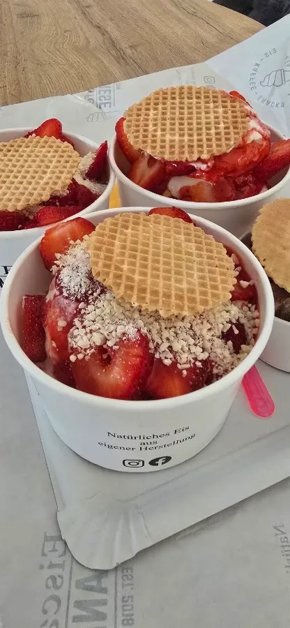 BookNoFees: Εστιατόριο – Eiscafé Milanese – Schwerte – Eiscafé Milanese, φωτογραφία 2