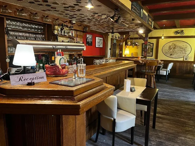 BookNoFees: Εστιατόριο – Henblas — Hotel, Restaurant & Pub – Neuenrade-Altenaffeln – Henblas — Ξενοδοχείο, εστιατόριο & παμπ, φωτογραφία 1