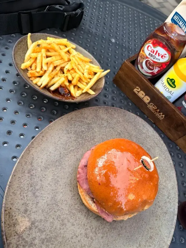 BookNoFees: Εστιατόριο – Derin Köfte&Burger – Istanbul – Derin Köfte & Burger, φωτογραφία 2