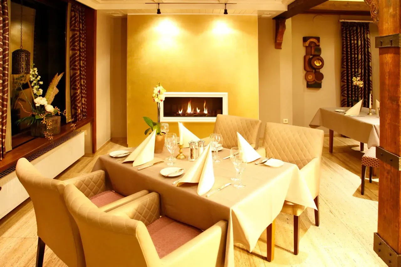 BookNoFees: Εστιατόριο – Restaurant im Flair Hotel Nieder – Bestwig – Εστιατόριο στο Flair Hotel Nieder, φωτογραφία 1
