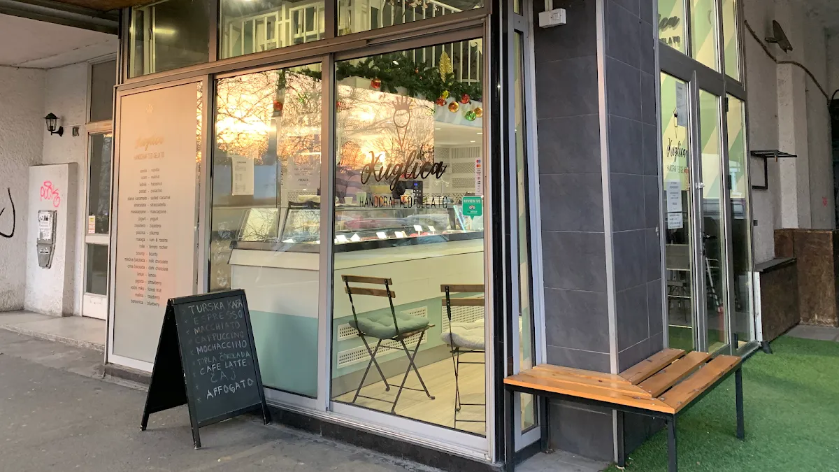 BookNoFees: Καφετέρια – Kuglica – Belgrade – Μπάλα, φωτογραφία 1