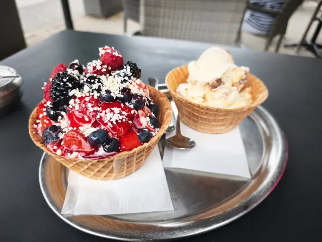 BookNoFees: Εστιατόριο – Ankays Eiscafé – Freudenberg – Ankays Eiscafé, φωτογραφία 2