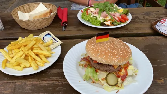 BookNoFees: Εστιατόριο – Schloßberg-Alm – Medebach – Schloßberg-Alm, φωτογραφία 3