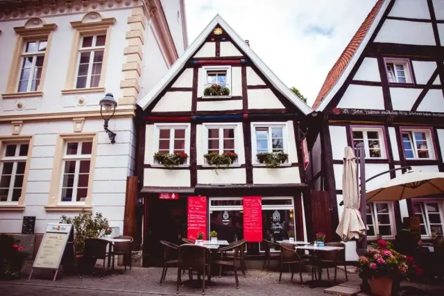 BookNoFees: Café Zum kleinen Häuschen, Soest