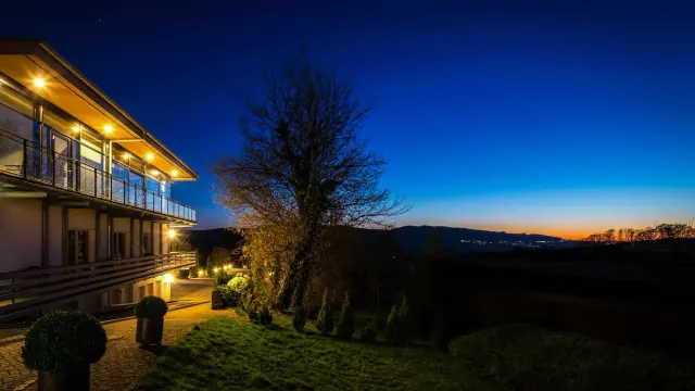 BookNoFees: Hotel & Restaurant Antoniushütte, Balve-Eisborn