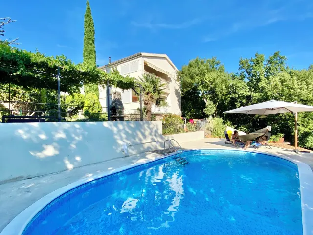 BookNoFees: Villa Theresa Κροατία, εξοχική κατοικία με πισίνα, υδρομασάζ, σάουνα και κουζίνα στον κήπο – Donji Zagon