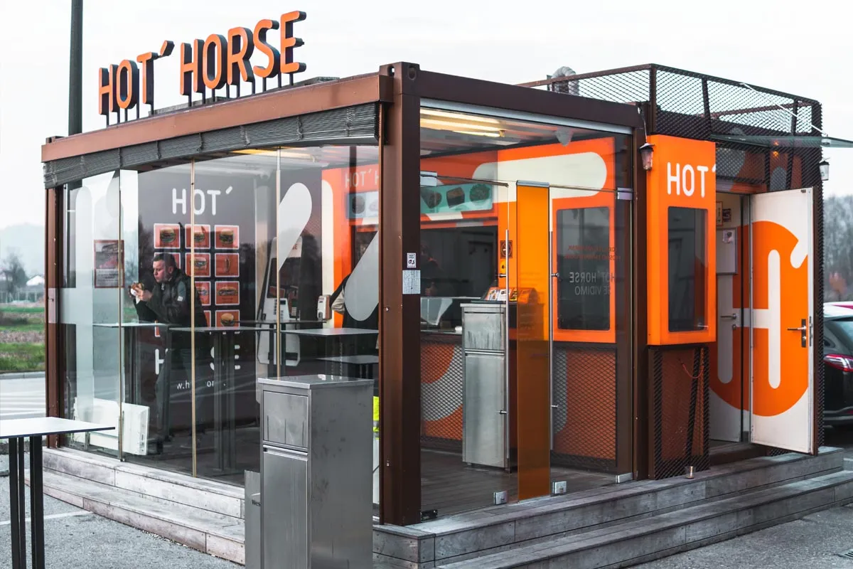 BookNoFees: Σνακ μπαρ – Hot Horse RUDNIK – Ljubljana – Hot Horse RUDNIK, φωτογραφία 1