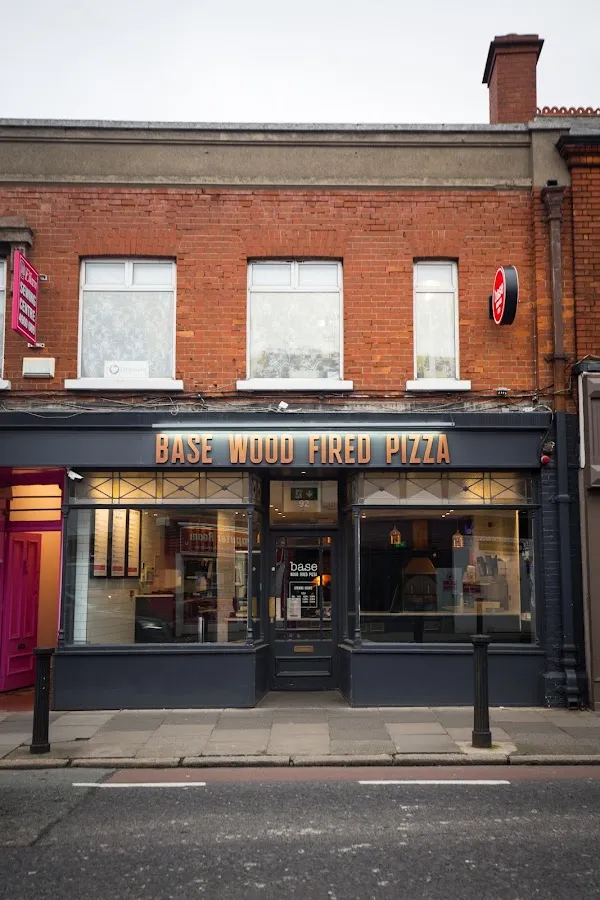 BookNoFees: Εστιατόριο – Base Wood Fired Pizza – Dublin – Πίτσα με ξυλόφουρνο «Base», φωτογραφία 1