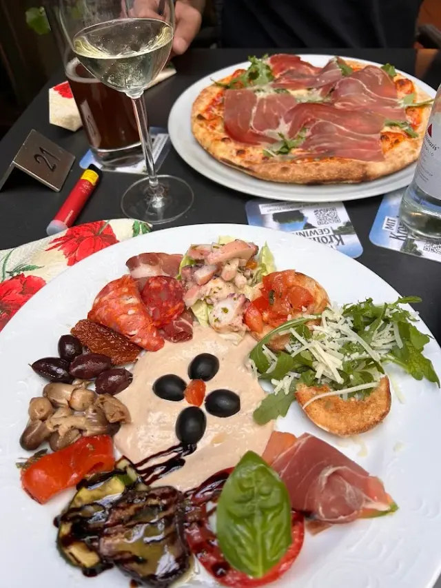 BookNoFees: Εστιατόριο – FRANCO Ristorante Riviera – Netphen – FRANCO Εστιατόριο Riviera, φωτογραφία 2