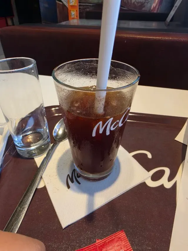 BookNoFees: Σνακ μπαρ – McDonald's – Zagreb – McDonald's, φωτογραφία 2