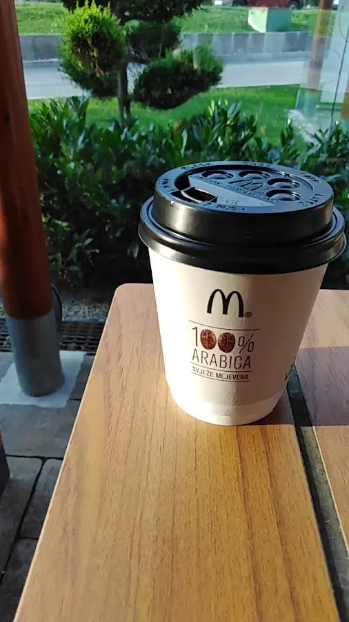 BookNoFees: Σνακ μπαρ – McDonald's – Zagreb – McDonald's, φωτογραφία 3