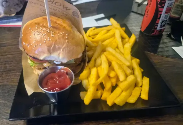 BookNoFees: Εστιατόριο – Crunchy Burger – Fröndenberg – Τραγανό μπέργκερ, φωτογραφία 2