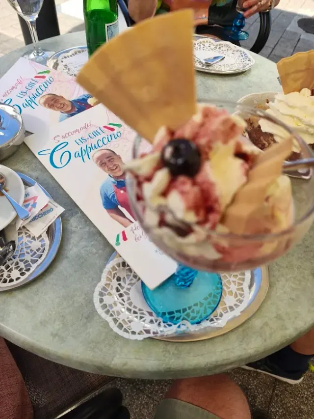 BookNoFees: Εστιατόριο – Eiscafé Cappuccino – Altena – Eiscafé Καπουτσίνο, φωτογραφία 2