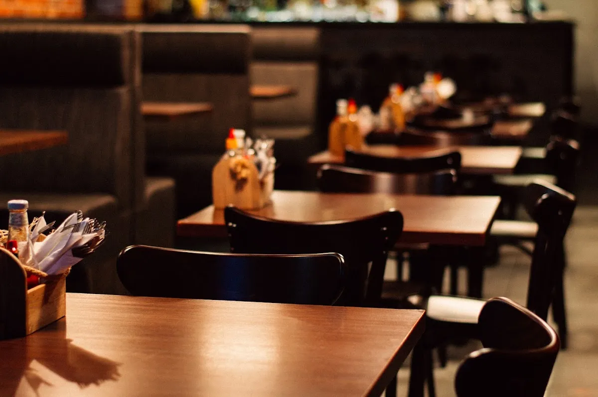 BookNoFees: Εστιατόριο – BeAbout – Bratislava – Be About, φωτογραφία 1